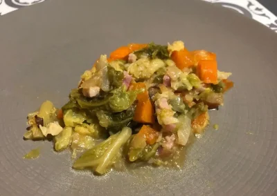 CHOU VERT AUX LARDONS ET CAROTTES